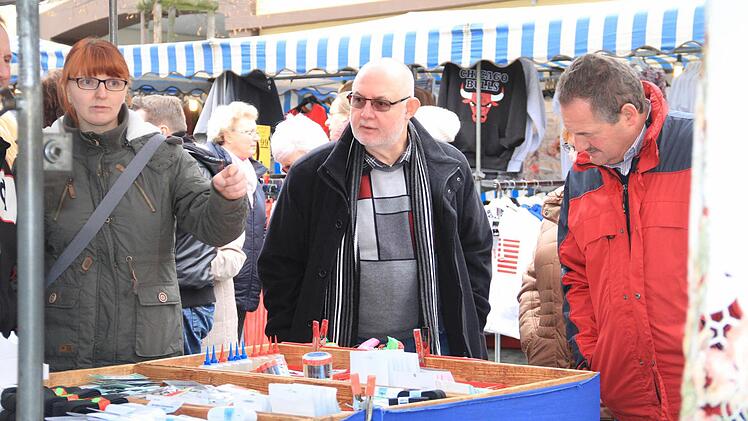 In den Geschäften und an den Ständen lockte ein großes Warenangebot. Foto: Gerda Völk