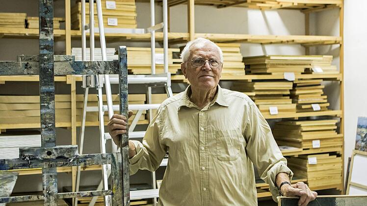 Der Künstler Robert Reiter in seiner Werkstatt in UntersiemauFoto: Jochen Berger