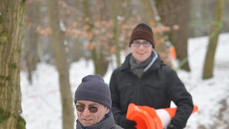 Auch die Helfer kamen trotz Kälte ins Schwitzen.