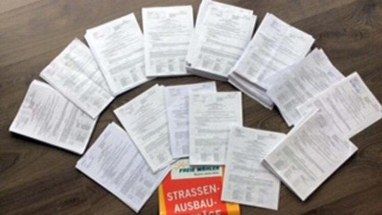 Post für das Innenministerium: Rund 4000 Unterschriften  gegen die Straßenausbaubeitragssatzungen gehen nach München und sollen dort heute an die Landesregierung übergeben werden.Christian Gunsenheimer