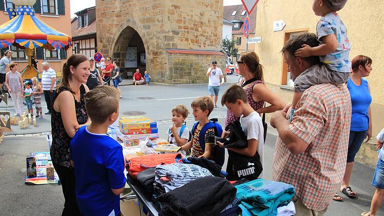 In der unteren Badegasse war ein Flohmarkt aufgebaut.