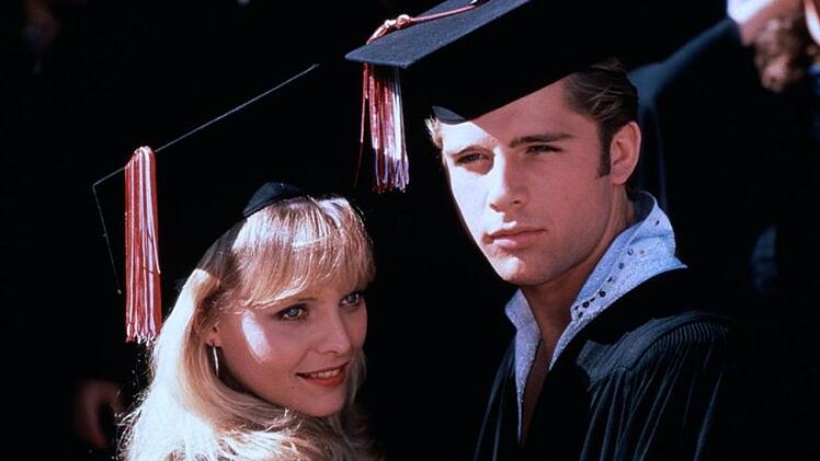In "Grease 2" spielte Michelle Pfeiffer (neben Maxwell Caulfield) eine ihrer ersten großen Rollen. Von dem Musical distanzierte sie sich später, sie habe den Film "leidenschaftlich gehasst", verriet sie in einem Interview.
