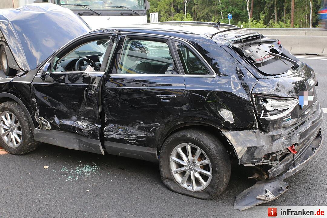 Unfall mit mehreren Fahrzeugen auf der A6 bei Nürnberg-Langwasser