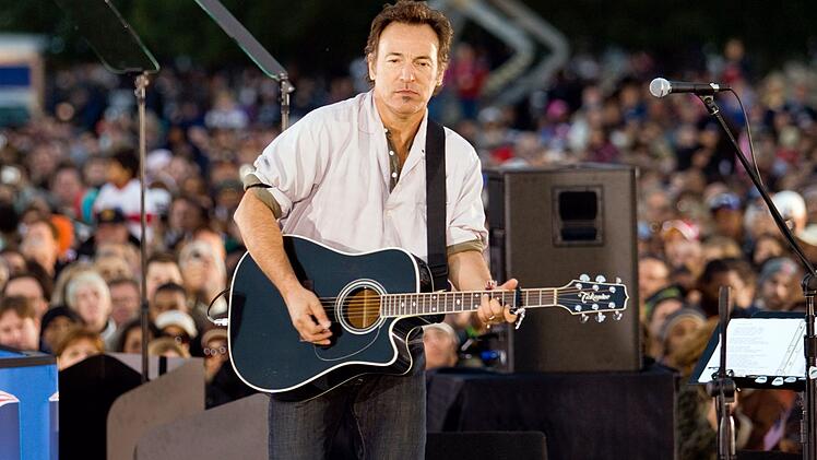 Bruce Springsteen war immer ein politischer Mensch. Hier tritt er bei einer Wahlkampfveranstaltung in Cleveland, Ohio, auf - f&uuml;r den demokratischen Pr&auml;sidentschaftskandidaten, Senator Barack Obama.