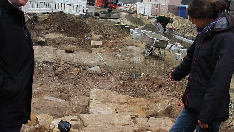 Dieser Bereich muss für den Straßenneubau abgetragen werden.