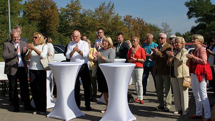 Auch bei den Gästen und Besuchern stieß diese große Anschaffung zum Wohle der Bürger und Patienten auf großen Beifall.