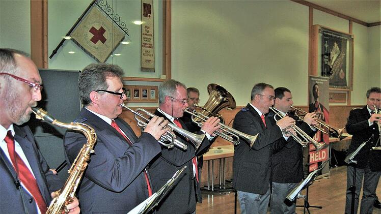 Das Rot-Kreuz-Orchester unter Leitung von Alexander Wachsmann zeigte vollen Einsatz. Foto: Sigismund von Dobschütz