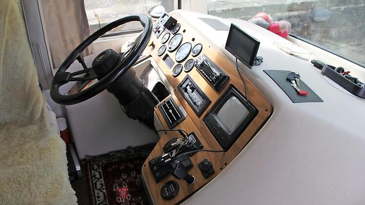 Eine Nummer größer: Die "US-Motorhomes" darf nur fahren, wer Lkw-Führerschein hat. Hier: das "Sun Voyager"-Cockpit. Fotos: Andreas Lösch