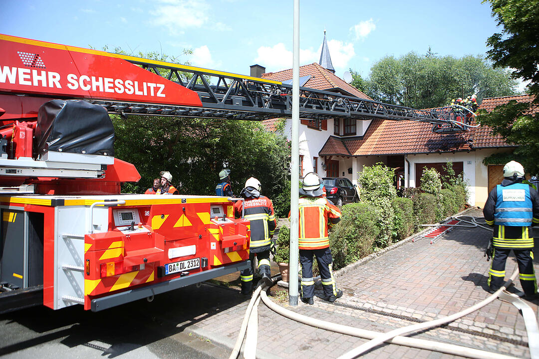 Kreis Bamberg: Brennende Mülltonnen greifen auf Garage und Wohnhaus über