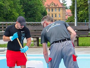Die Vorbereitungen für die Freibad-Saison laufen im Hainbad an. Noch ist aber unklar, welche Auflagen genau zu erwarten sind.  Foto: Markus Klein