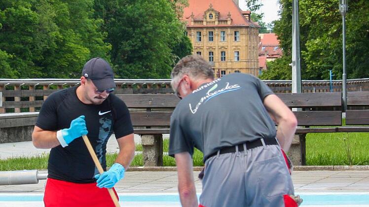 Die Vorbereitungen für die Freibad-Saison laufen im Hainbad an. Noch ist aber unklar, welche Auflagen genau zu erwarten sind.  Foto: Markus Klein