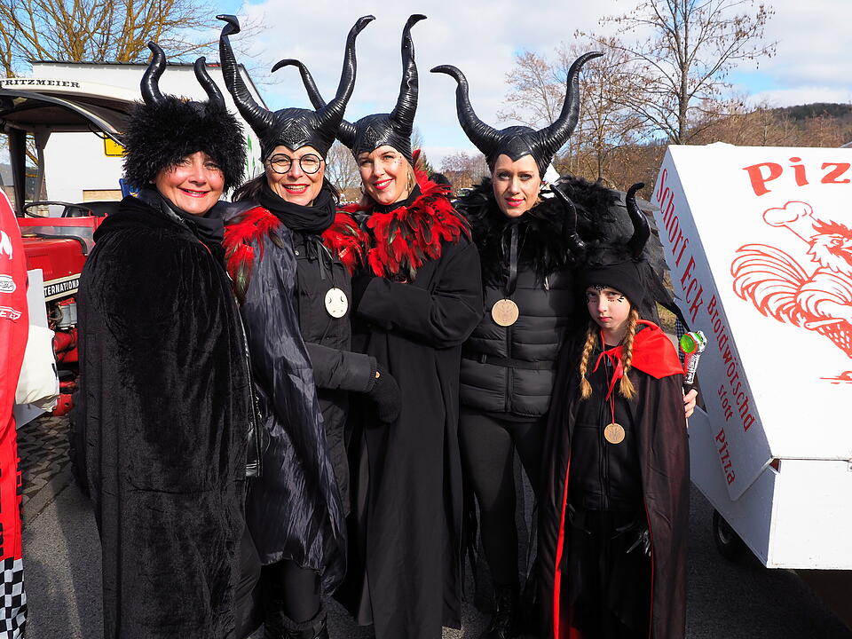 Wildes Faschingstreiben in Steinach an der Saale.