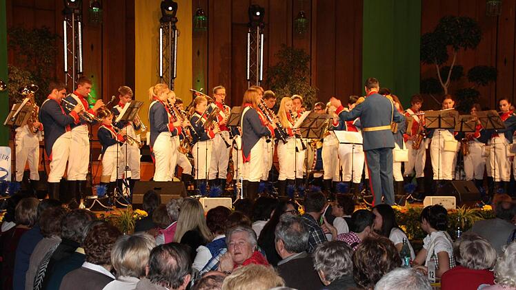 Das Jugendmusikkorps bot eine starke Vorstellung. Fotos: Edgar Bartl