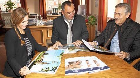 Freuen sich über eine gelungene Neugestaltung: (von links) Anne Maria Schneider, Jürgen Kohmann und Peter Bäumel. Foto: Gerda Völk