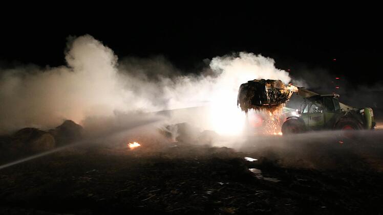 Eindrücke vom Brand in Haard in der Nacht auf Sonntag. Foto: Ralf Ruppert
