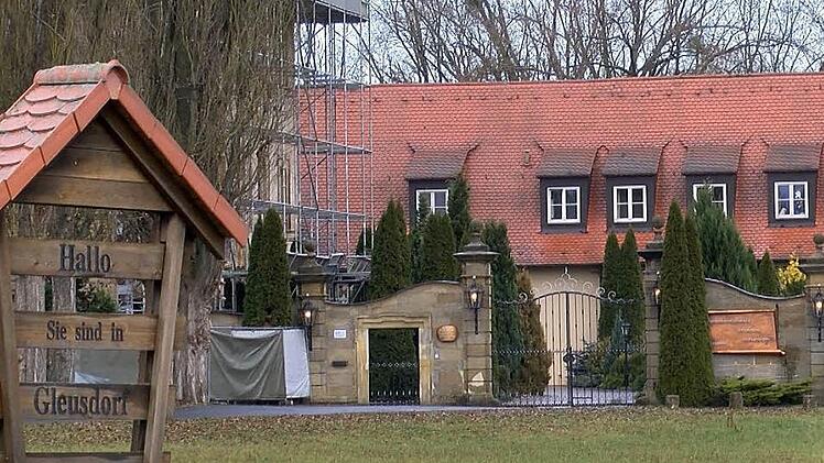 Die Sanierungsarbeiten auf dem Heim und die Pflege darin gehen weiter, das Landratsamt wacht und hilft. Foto: News5