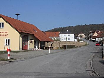 Als "Rennstrecke" und oft zugeparkte, überbelastete Straße wurde die Kurzewinder Straße in Eyrichshof-Rotenhan in der Bürgerversammlung bezeichnet.Helmut Will