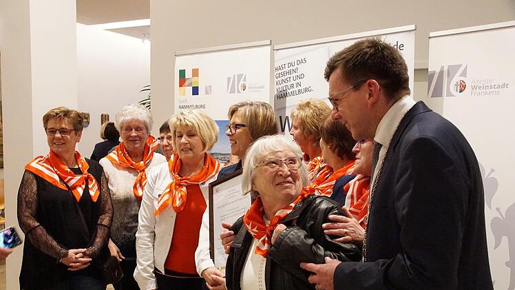 Die Malteser Hospizgruppe mit Bürgermeister Armin WarmuthFoto: Arkadius Guzy