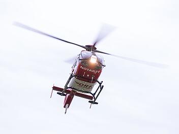 Schwerer Unfall auf BA44 im Landkreis Bamberg - Rettungshubschrauber bringt Verletzten in Klinik