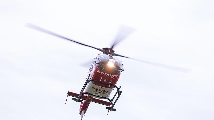 Schwerer Unfall auf BA44 im Landkreis Bamberg - Rettungshubschrauber bringt Verletzten in Klinik