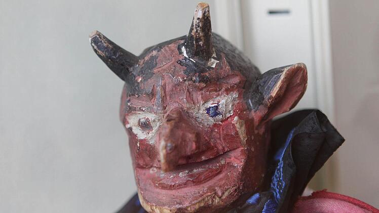 Diese Handpuppe hat im Lauf der Jahre schon etwas gelitten.