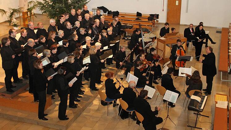 Das Zusammenspiel der Solisten und Chöre mit dem Orchester war bestens abgestimmt.
