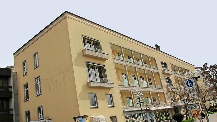 Der Freistaat hat den Neubau für das ehemalige Steigenberger Hotel in Bad Kissingen jetzt auch für Investoren im Vier-Sterne-Bereich ausgeschrieben.