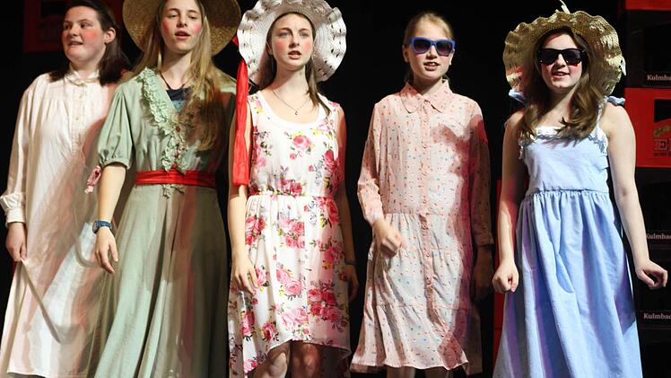 Die Töchter sind eine Augenweide - vor allem in ihren drolligen Kostümen. Foto: Sonja Adam