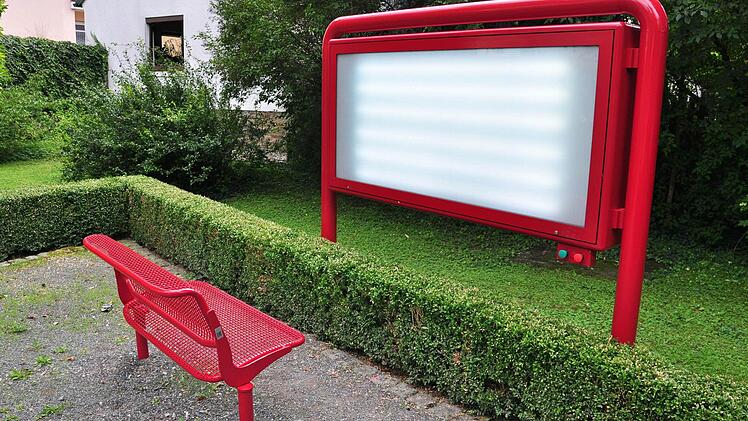 Als "Ausbund an Scheußlichkeit" bezeichnete Willi Gröhling die Lichttankstelle am Ende des Rosengartens in der Promenade (im Bild). "Kann man sie nicht irgendwo anders hinstellen?", fragte er in der Bürgerversammlung. Doch Günther Werner betonte: "Sie ist gehört nun mal zum Mehrgenerationenparcours."