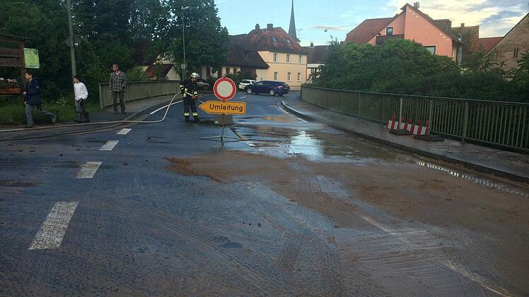 Ausgebremst: Die Bundesstraße musste wieder gesperrt werden.