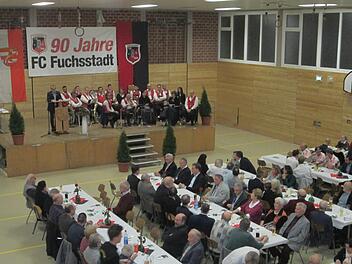 Sein 90. Stiftungsfest konnte der FC Fuchsstadt in der neugestalteten Mehrzweckhalle feiern. Winfried Ehling