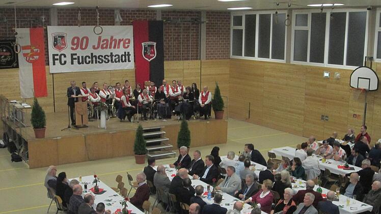 Sein 90. Stiftungsfest konnte der FC Fuchsstadt in der neugestalteten Mehrzweckhalle feiern. Winfried Ehling