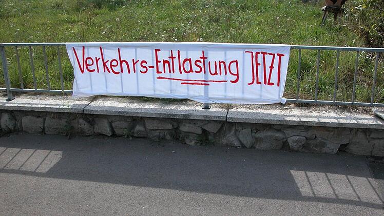 Proteste in Nüdlingen wegen des Durchgangsverkehrs. Foto: Ewald Kiesel