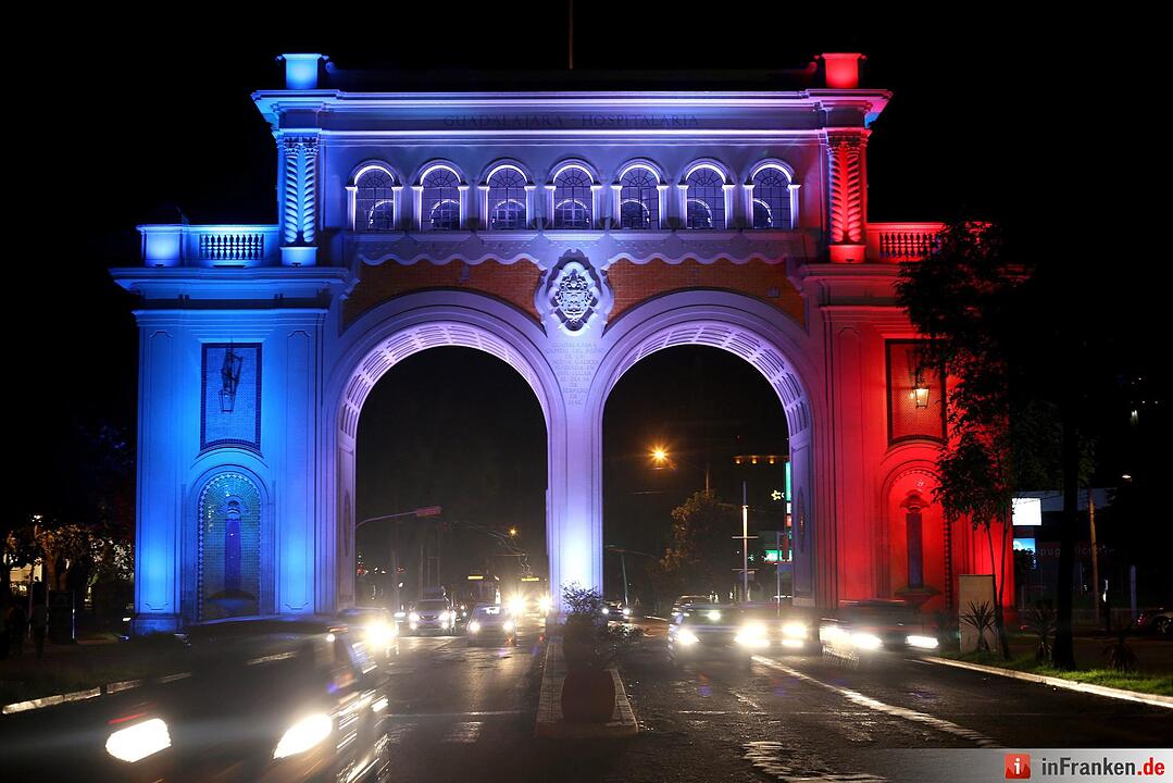Weltweit gedenken Menschen den Opfer des Terrors von Paris