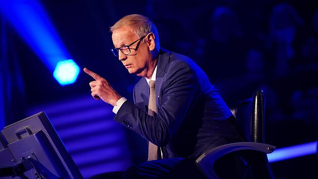 G&uuml;nther Jauch drohte scherzhaft, den Saal r&auml;umen zu lassen.