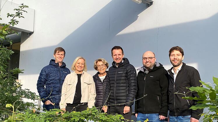 von links: Dr. Nicolas Betz, Frauen&auml;rztin Dr. Anne Betz, Dr. Ute Kirchberger, Erster B&uuml;rgermeister Andreas H&uuml;gerich, Sebastian M&uuml;ller (Leiter des B&uuml;rgermeisteramtes) und Steffen Hofmann (Leiter des Wirtschaftsamtes).
