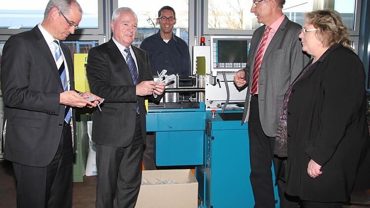 Sparkassendirektor Roland Vogel (von links), stellvertretender Landrat Helmut Fischer, Oberstudienrat Rainer Sagasser, Schulleiter Hans-Jürgen Lichy und Brigitte Glos, Chefin der Arbeitsagenturen Coburg und Bamberg, stellten die 17. Ausbildungsmesse vor. Foto: Gerda Völk