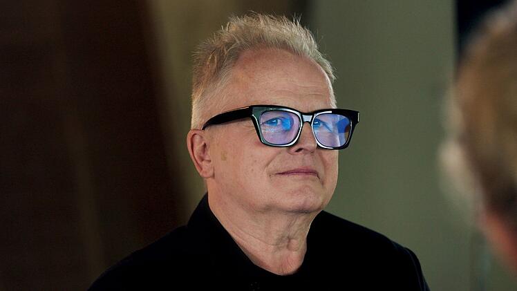 Zu Wort kommt der Jubilar selbst, aber auch zahlreiche Begleiterinnen und Begleiter.