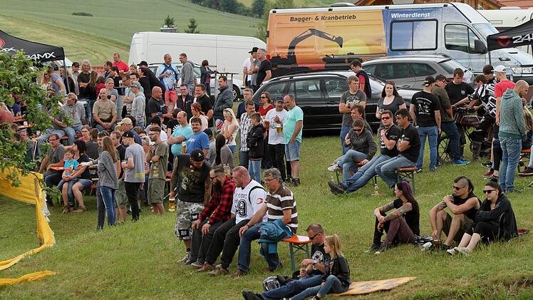Viele Zuschauer verfolgten das Drei-Stunden-Rennen bei schönstem Sommerwetter.