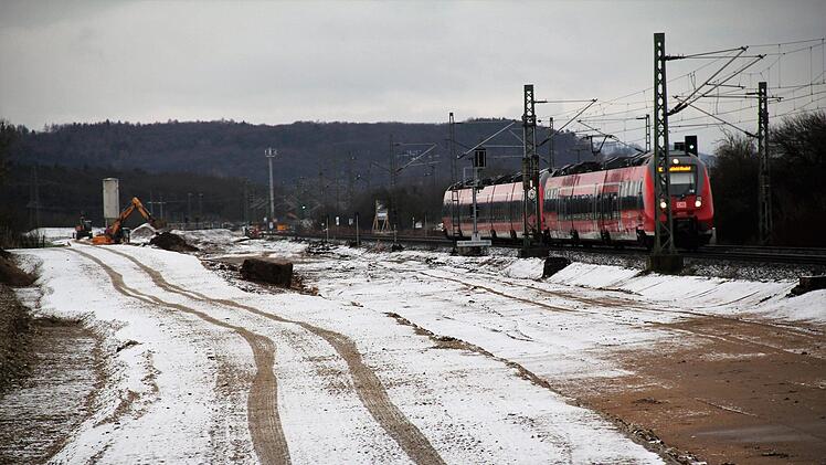 Die Bahnlinie zwischen Forchheim und Eggolsheim ist derzeit Großbaustelle im Zuge des ICE-Streckenausbaus. Foto: DB/Hannes Frank