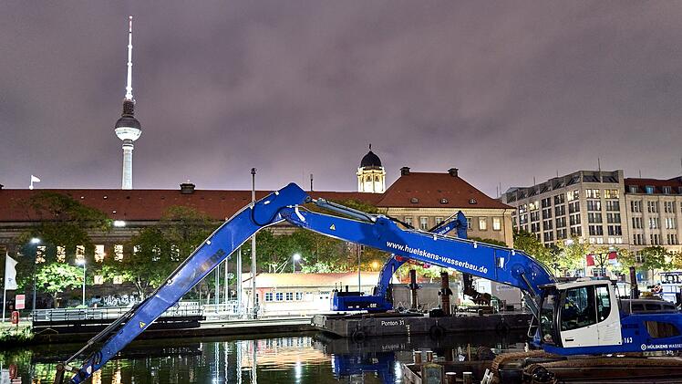 Weltkriegsbombe in der Spree in Berlin-Mitte gefunden
