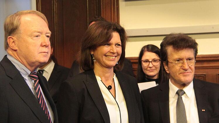 Bundestagsabgeordneter Hans Michelbach, Wirtschaftsministerin Ilse Aigner, IHK-Präsident Friedrich Herdan (alle CSU).
