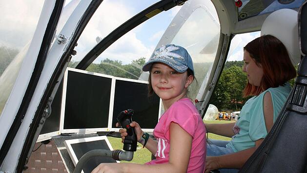 Lucy renk hatte viel Spa&szlig; im Flugsimulator