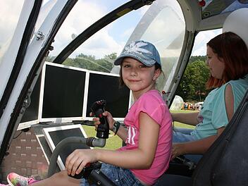 Lucy renk hatte viel Spa&szlig; im Flugsimulator