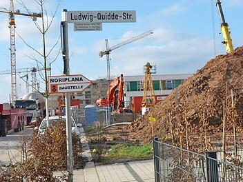 An der Ludwig-Quidde-Straße entstehen acht Reihenhäuser.  Fotos: Bernhard Panzer