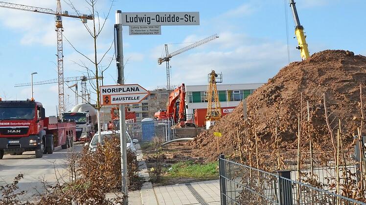 An der Ludwig-Quidde-Straße entstehen acht Reihenhäuser.  Fotos: Bernhard Panzer