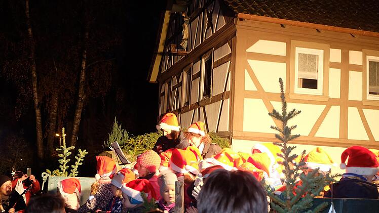 Die Thundorfer Dorfweihnacht im vergangenen Jahr. Philipp Bauernschubert