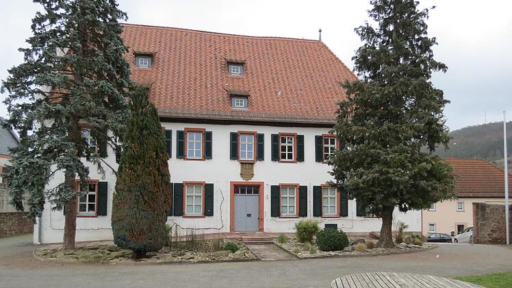 Das alte Forsthaus in der Marktgemeinde, das das Museum Terra Triassica beherbergt