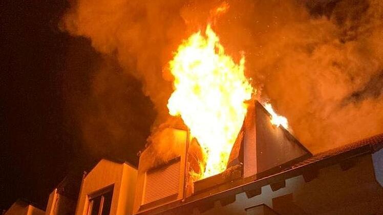 Fecht: Dachstuhlbrand löst Feuerweinsatz aus - Mehr als 60 Einsatzkräfte beteiligt