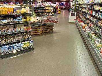 Innenansicht einer deutschen Edeka-Filiale.